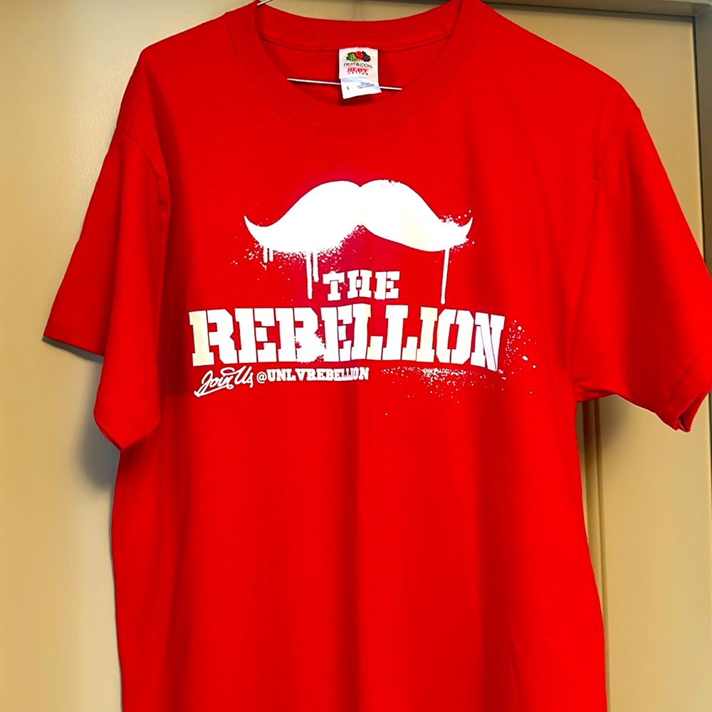 LARGE UNLV RUNNING REBELS T-SHIRT